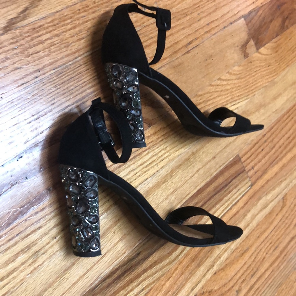 Bamboo chunky jewels black heels